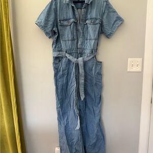 Universal Thread Light Blue Denim Short-Sleeve Jumpsuit with Tie Waist
